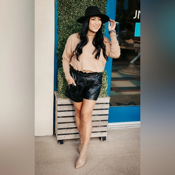 Cozy Co. by cozy casual date night downtown shorts SZ LG - Picture 1 of 7